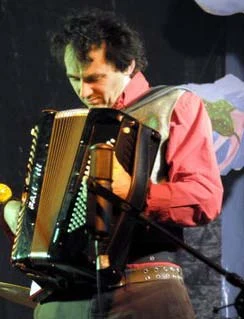 David speelt accordeon